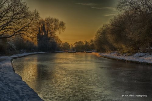 A pound in the Hatton Lock flight in the snow.